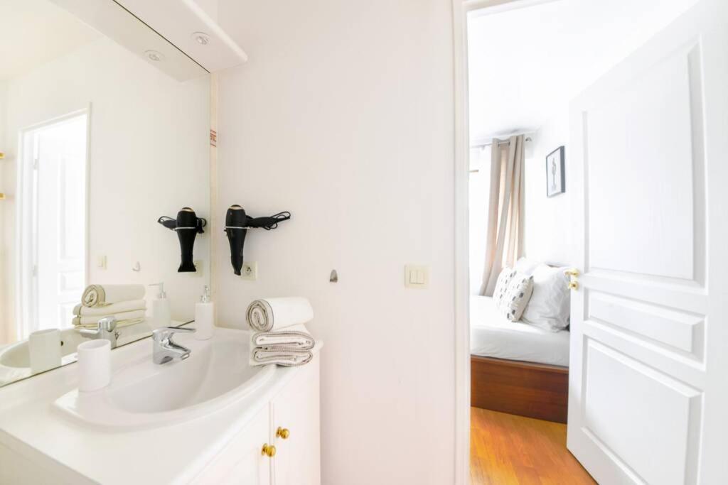 Studio Cosy En Plein Centre-Ville D'อ็องโตนี ภายนอก รูปภาพ
